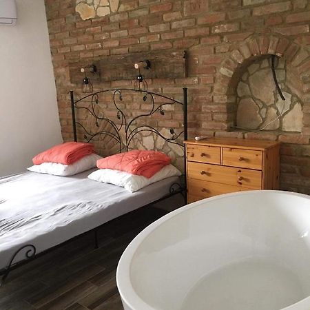 Cuki Apartmanok Dombóvár Екстериор снимка