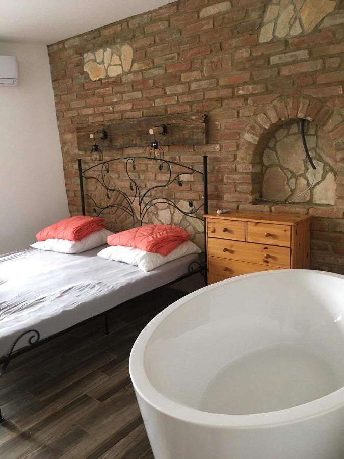 Cuki Apartmanok Dombóvár Екстериор снимка